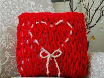 DIY Arm Knit Valentine's Day Pillow