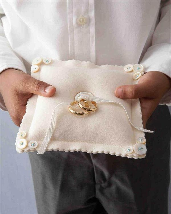 23 Gorgeous Diy Ring Bearer Pillow Gift Ideas