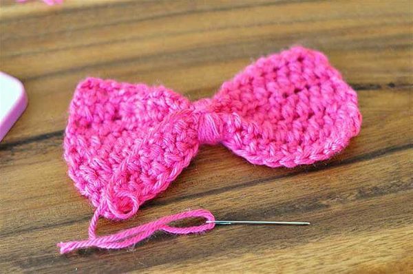 Simple Crochet Bow Tutorial