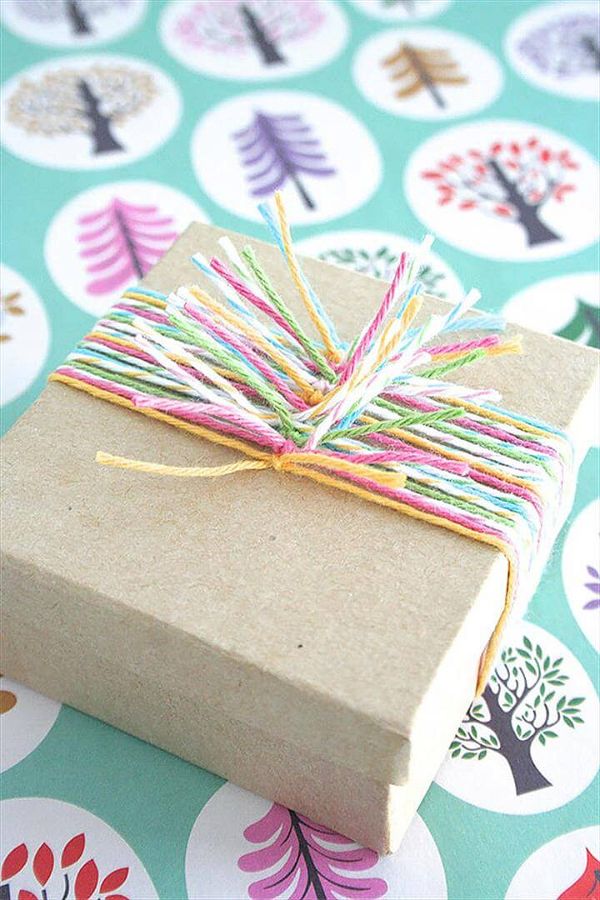 DIY Gift Wrap Ideas: Multicolor Twine Knots