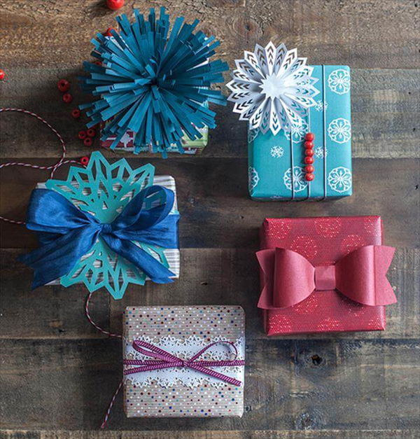 The BEST DIY Gift Toppers – Pretty and Easy Handmade Gift Wrapping Ideas  for Christmas, Birthdays, Holidays or presents for any special occasion! –  Dreaming in DIY