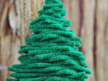 Easy Felt Tree Ornaments...these are the BEST Homemade Christmas Ornament Ideas!