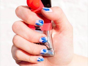 DIY brushstroke nail art