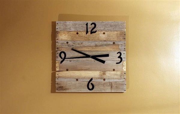 Wooden Pallet Wall Clock