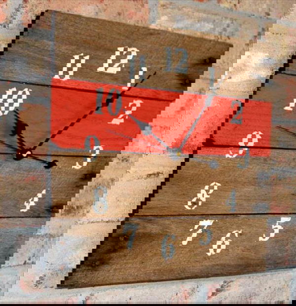 wall clock out of pallet