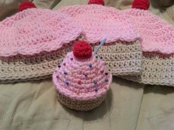 Sweet Oversized Cupcake Pincushion Crochet Pattern 