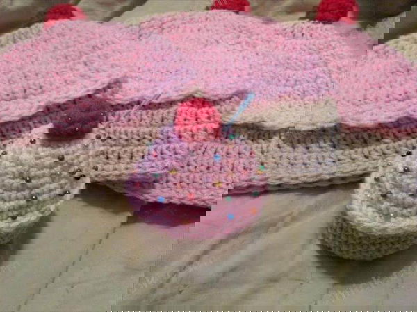 Sweet Oversized Cupcake Pincushion Crochet Pattern 