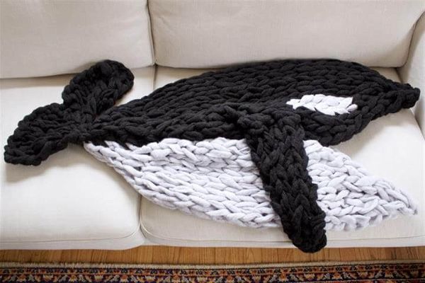 ARM KNIT ORCA WHALE BLANKET-FREE PATTERN