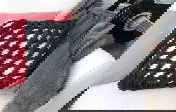 Arm knit pillow