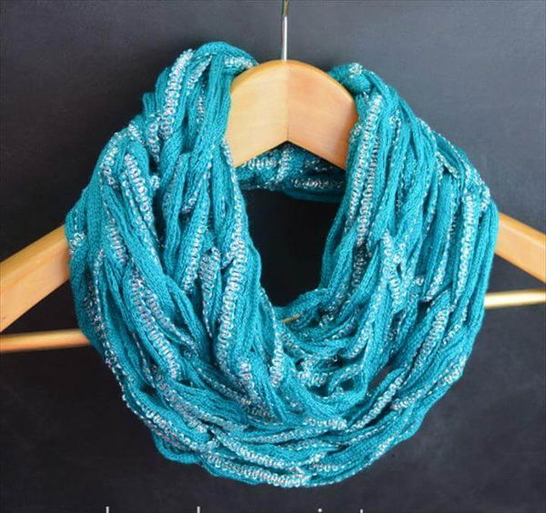 Arm-Knitting: Spring Infinity Scarf