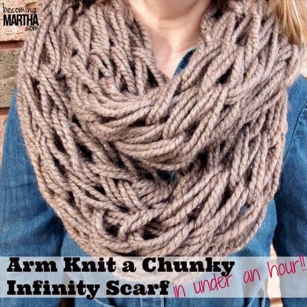 Arm Knitting an Infinity Scarf