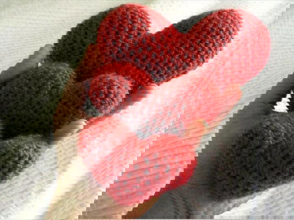 Crochet hearts,handmade craft crochet hearts valentine red malabrigo wool