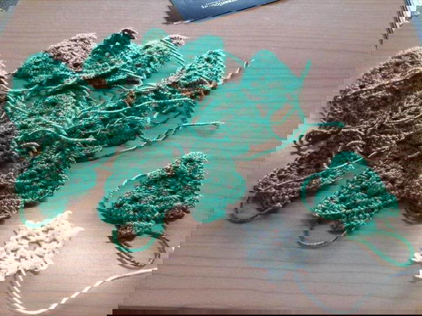 Christmas Crochet Garland Tutorial with pattern