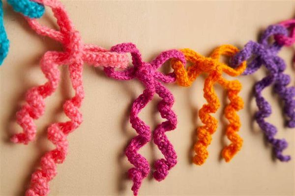 crochet garland, garland ideas, tutorials, diy ideas