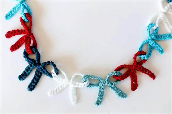 Crochet Bow Garland (with giveaway!)