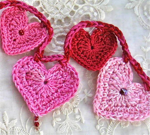 Valentine’s Day – Crochet Heart Garland