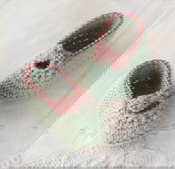 Craft, Crochet, Create: Little Lady Baby Booties - Free Crochet Pattern