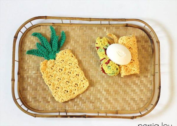 Bring back memories of elementary school crafts and use potato stamps for this DIY pineapple craft! From Always Sunny