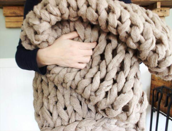 Arm Knit a Blanket in 45 Minutes