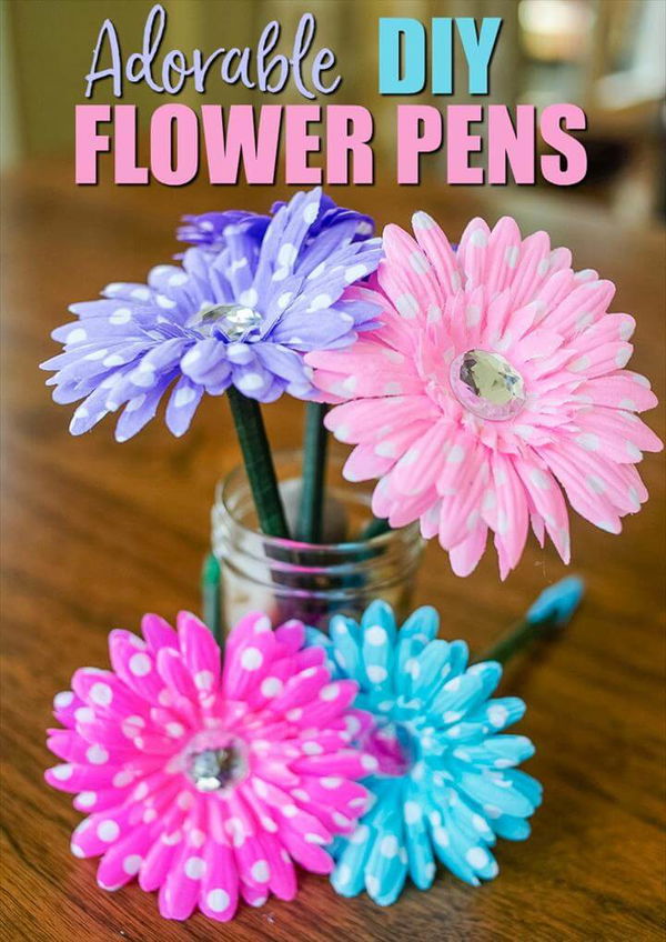 If you ever wanted to know how to make flower pens, look no farther.