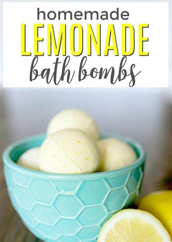 Easy DIY Lemonade Bath Bombs infused with essential oils... these smell amazing!