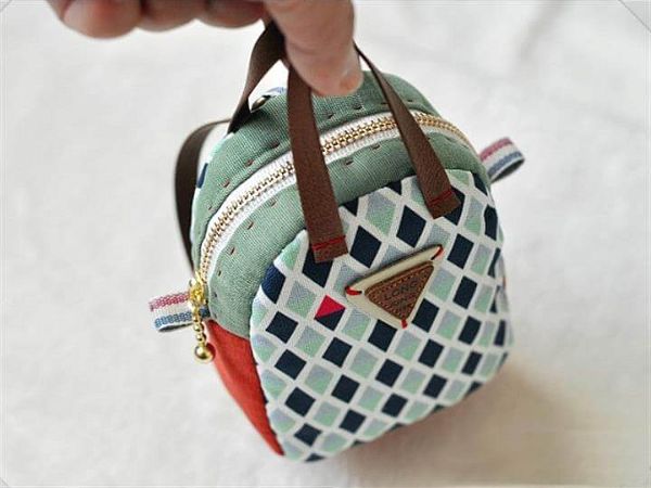 Make a Mini Back Pack Coin Purse and Key Chain. Sewing Tutorial in Pictures.