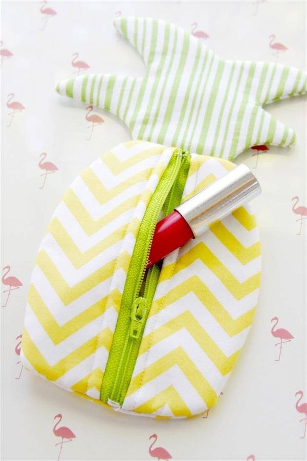 Summer Pineapple DIY Zipper Pouch – an easy and quick little sewing project!…