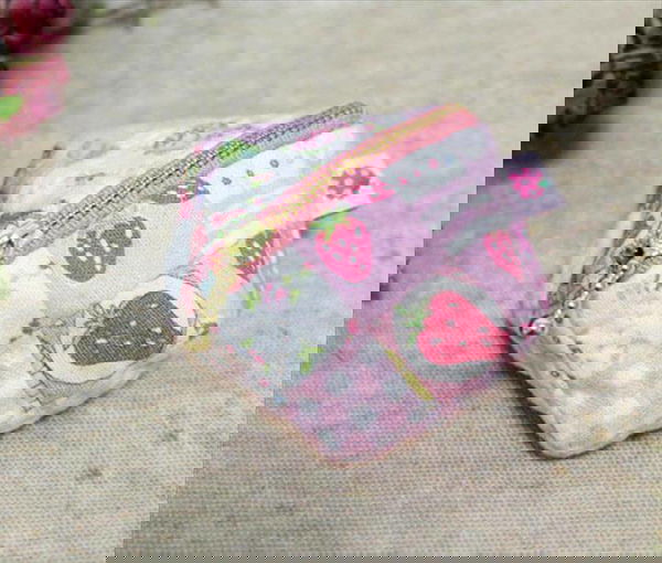 Make an easy patchwork pouch with our sewing Tutorial in Pictures.