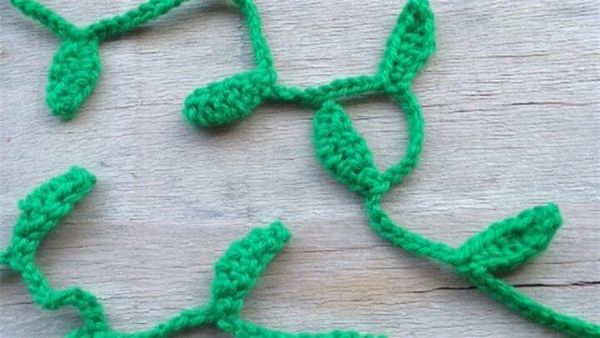 Crochet a Very Easy and Pretty Leaf Garland - DIY DIY Tutorial 