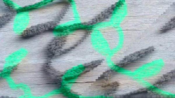 Crochet a Very Easy and Pretty Leaf Garland - DIY DIY Tutorial 