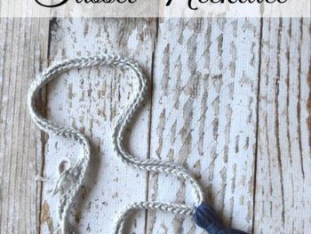 FREE Crochet Pattern: Make this fun (and EASY) boho crochet tassel necklace!