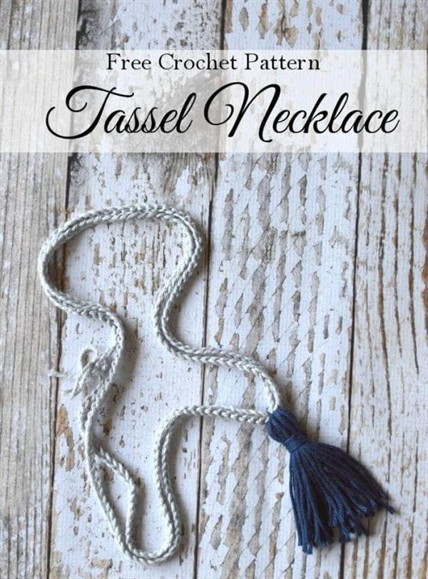 FREE Crochet Pattern: Make this fun (and EASY) boho crochet tassel necklace!