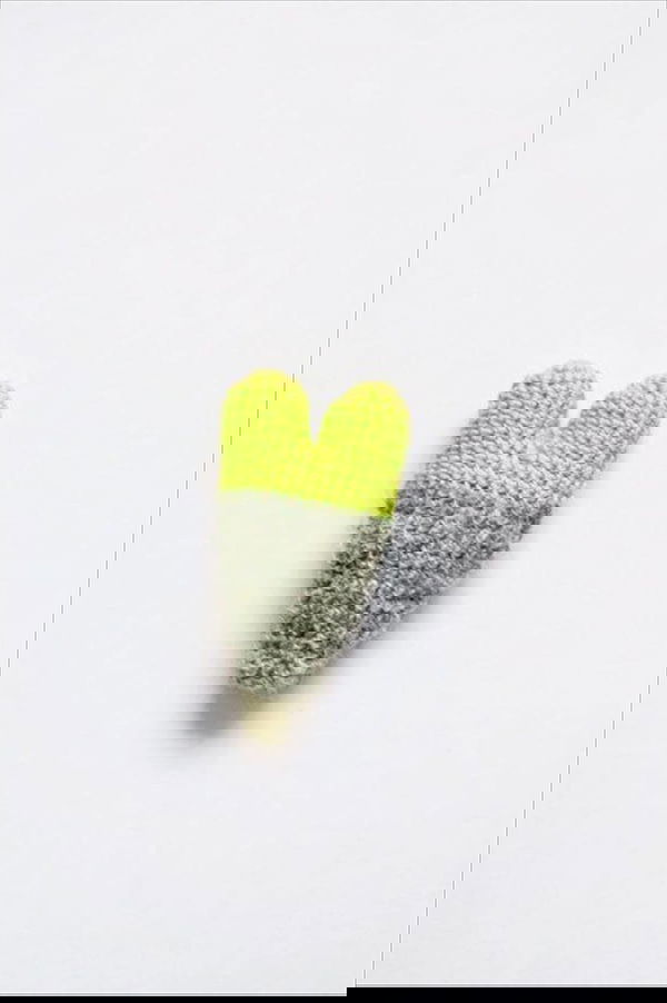 French simplicity in a brooch: