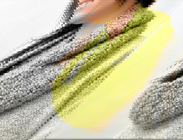 Green Chunky Crochet Infinity Scarf Pattern 