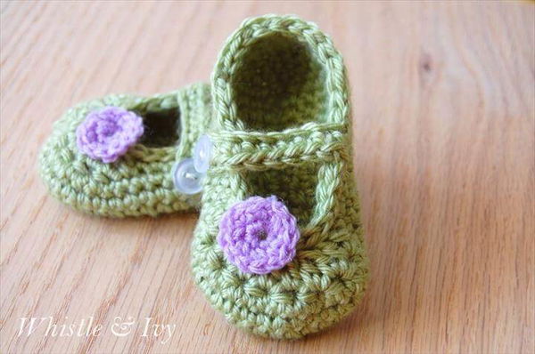 green crochet Mary Janes baby booties