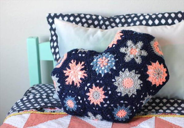 Heart-Shaped Hexagon Crochet Pillow - free pattern/tutorial - this is so cute