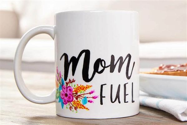 Last-minute Mother's Day gifts: DIY Mom Fuel Mug by Michael's, diy nug, mug design, mug ideas, mug tutorial