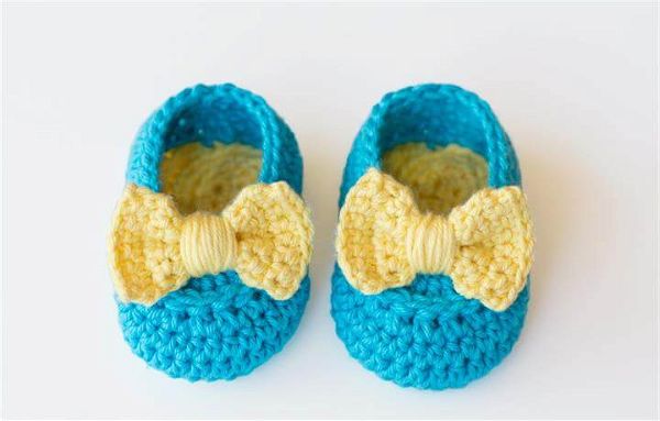 crochet lemon drop baby booties