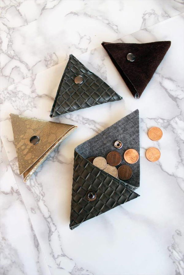 Small Triangle Coin Pouch - FREE Printable pdf Pattern Included