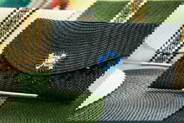 DIY Star Amber Kemp-Gerstel is back to show you how to make a fashionable clutch out of a placemat.