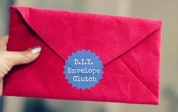 Its time again to learn how to make an envelope clutch with this easy DIY!