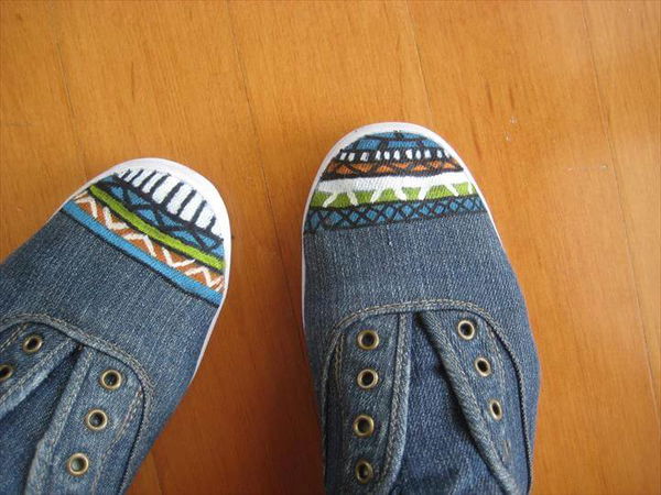 DIY aztec inspired shoes, Painted Shoes, Painted Sneakers, Paint Designs, Shoe Designs, Shoe Art, Paint Markers, Paint Pens, Diy Fashion, Fashion Hacks,Dress Up Shoes, Dress Me Up, Aztec Designs, Diy Accessories, Cute Shoes, Copycat, Craft Projects, Tights, Gardening Tips,Fabric Painting, Diy Painting, Painting Shoes, Shoe Crafts, Diy Crafts, Espadrilles, Shoe Makeover, Your Shoes, Diy Tutorial,Aztec Shoes, Diy Projects To Try, Crafts To Make, Fun Crafts,, Arts And Crafts Diy Clothes Accessories, Painted Shoes,, Refashion Diy Fashion,