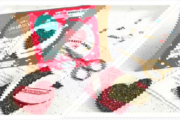 Jewelry Making Kits, Jewelry Kits, Jewellery Making, Craft Kits, Diy Kits, Valentines Diy, Valentine Day Gifts, Cool Diy Projects, Diy Crafts Jewelry,