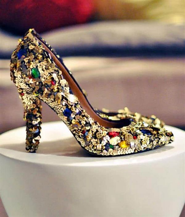Bling Bling (Jewelry, Clips or Gems), Sequin Shoes, Sparkle Shoes, Embellished Shoes, Sparkly Heels, Glitter Shoes, Gold Diy, Diy Fashion, Diy Clothes, Jimmy Choo,