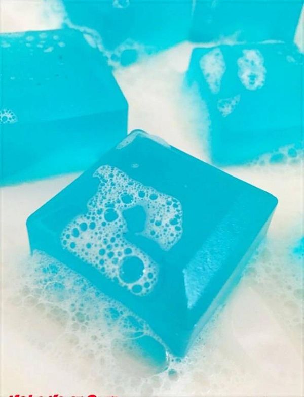 Bath Jellies, Shower Jellies Diy, Jelly Soap, Soap Tutorial, Easter Gift, Easter Crafts, Kids Crafts, Soap Recipes, Home Made Soap,