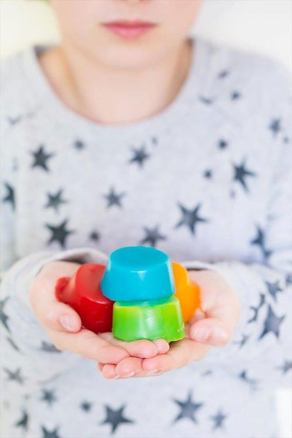 DIY Rainbow Jelly Soap, Rainbow Jelly, Jelly Soap, Best Soap, Natural Beauty Recipes, More Fun, Smell Good, Home Made Soap, Bath Time, Diy Beauty,