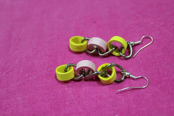 DIY Easy earrings from paper quilling