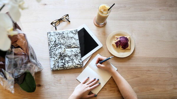 Marbled Tablet Clutch