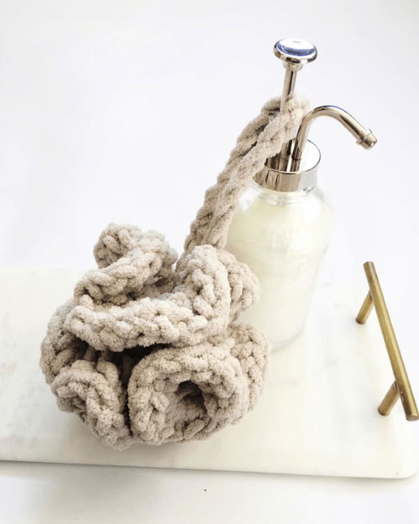 A Quick Crochet Bath Pouf Pattern That Makes A Great DIY Gift